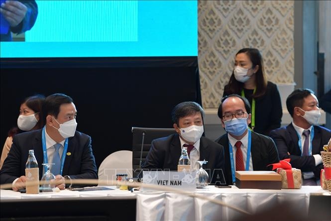 Vietnam calls on APEC to encourage tourism market opening